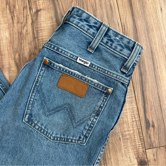 Wrangler Wild West Distressed Women's High Rise Straight Crop Jeans • S: 25x28 - Picture 2 of 9